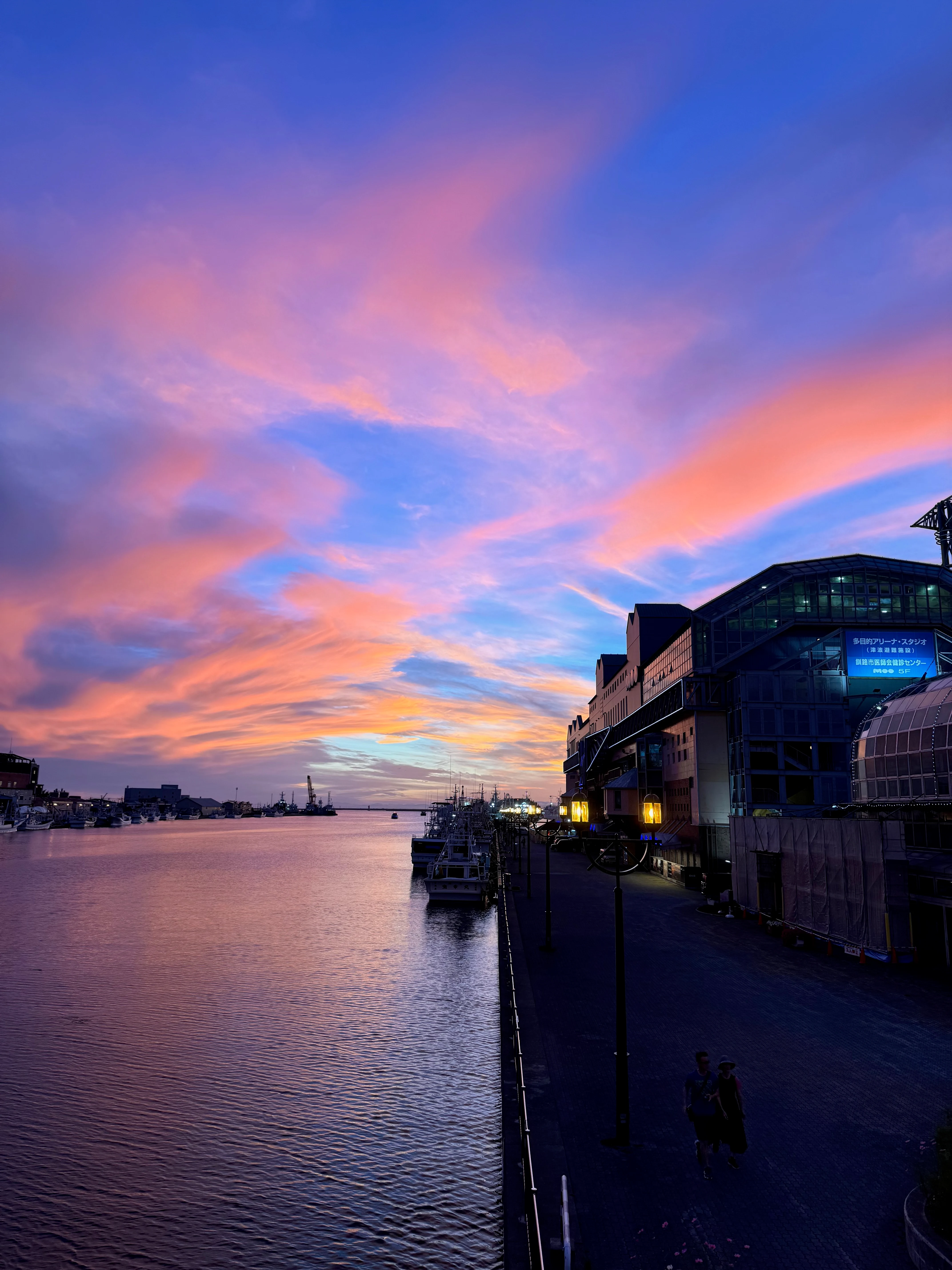 株式会社k-Hackのチームとオフィスの様子